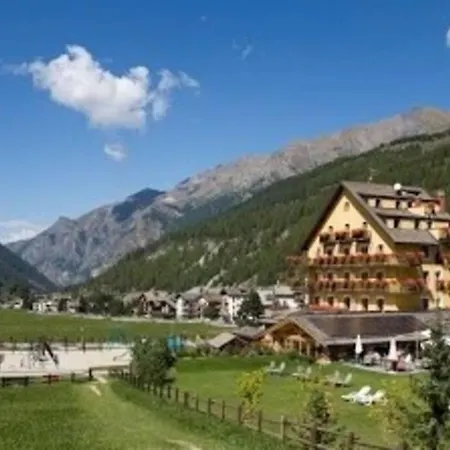 Spectacular Mountain Hideaway Antey-Saint-André