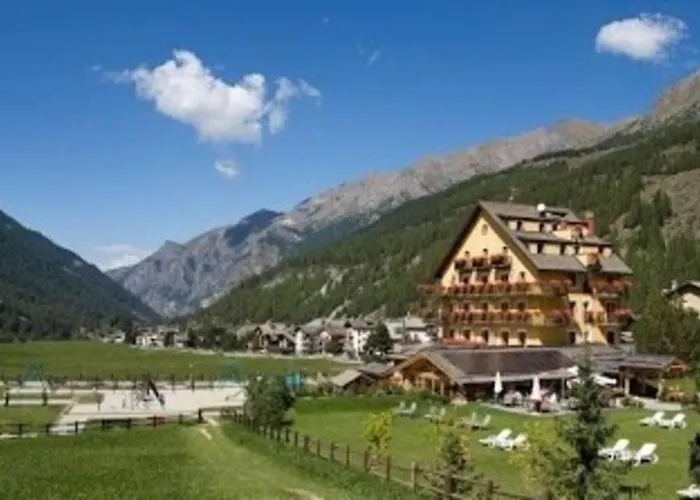 Spectacular Mountain Hideaway Antey-Saint-André